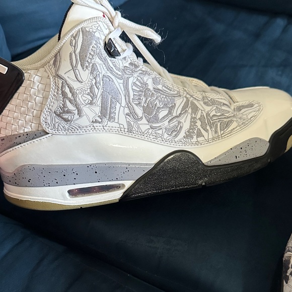 Jordan Graphic White and Black Men's Sneakers - Picture 4 of 12